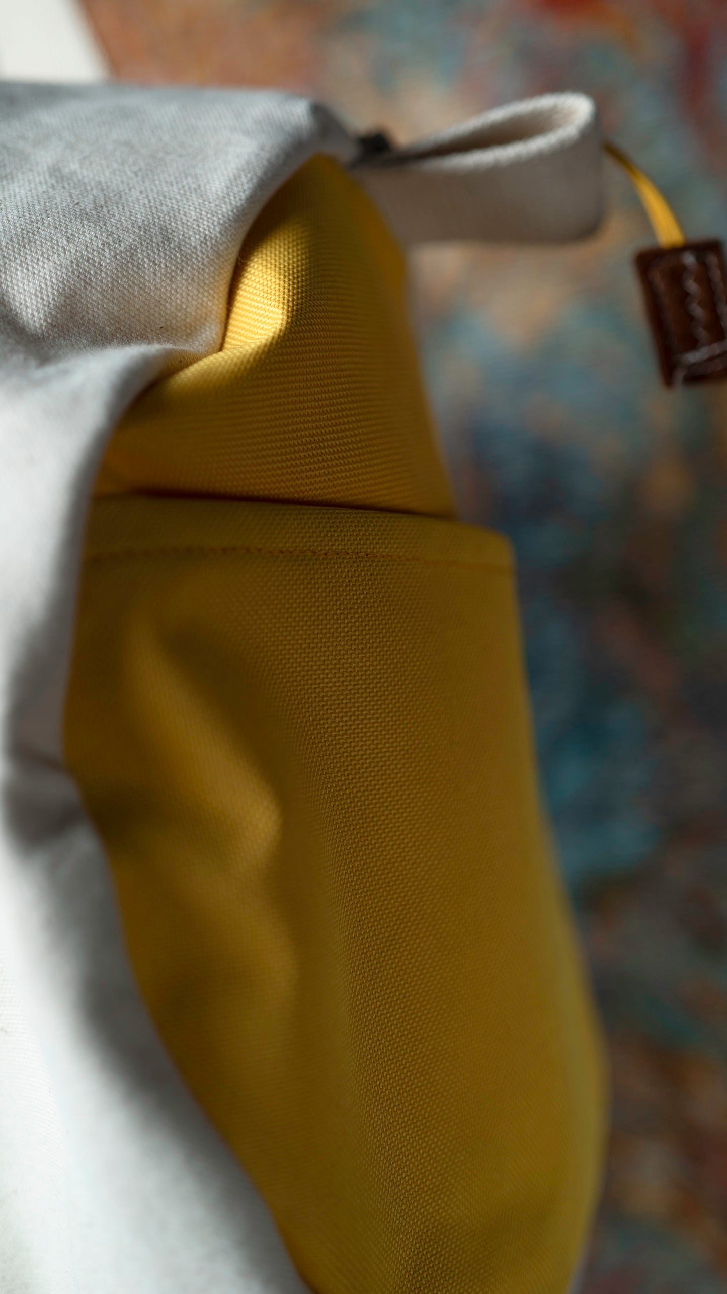 Bolso Tote Redondo Lona Cruda con Amarillo (OUTLET)