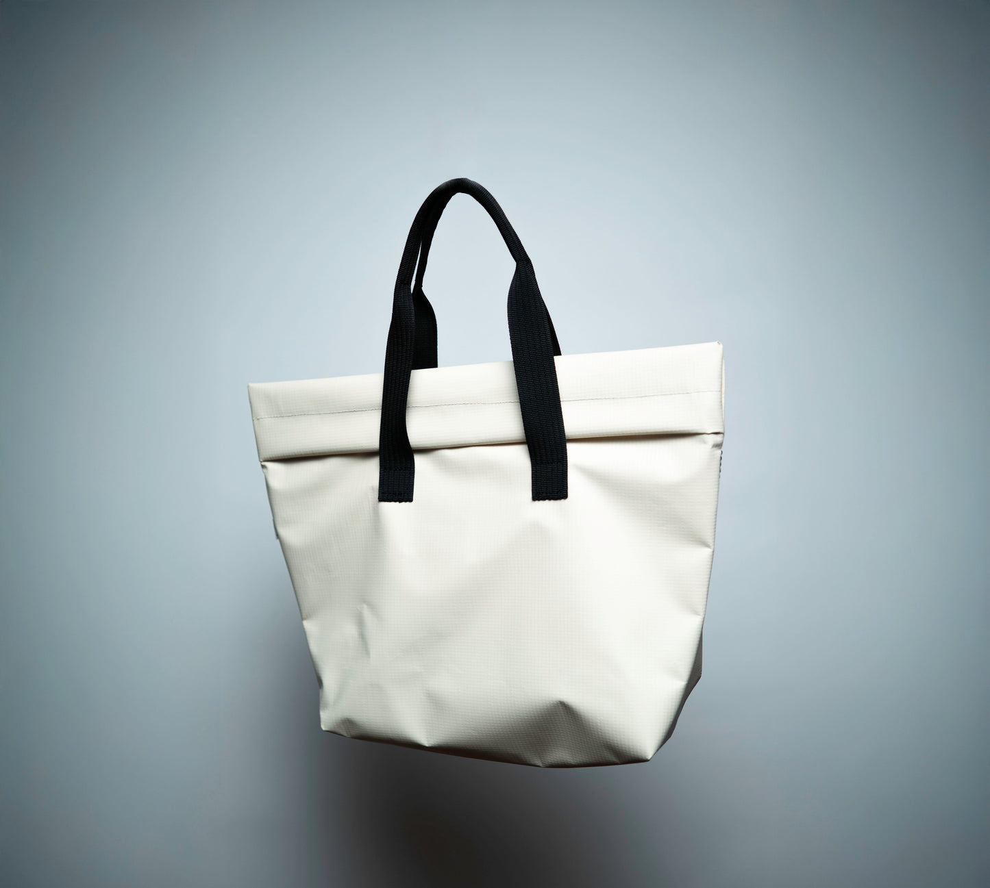 Bolso Tote Blanco – Minimalismo, Resistencia y Versatilidad Urbana