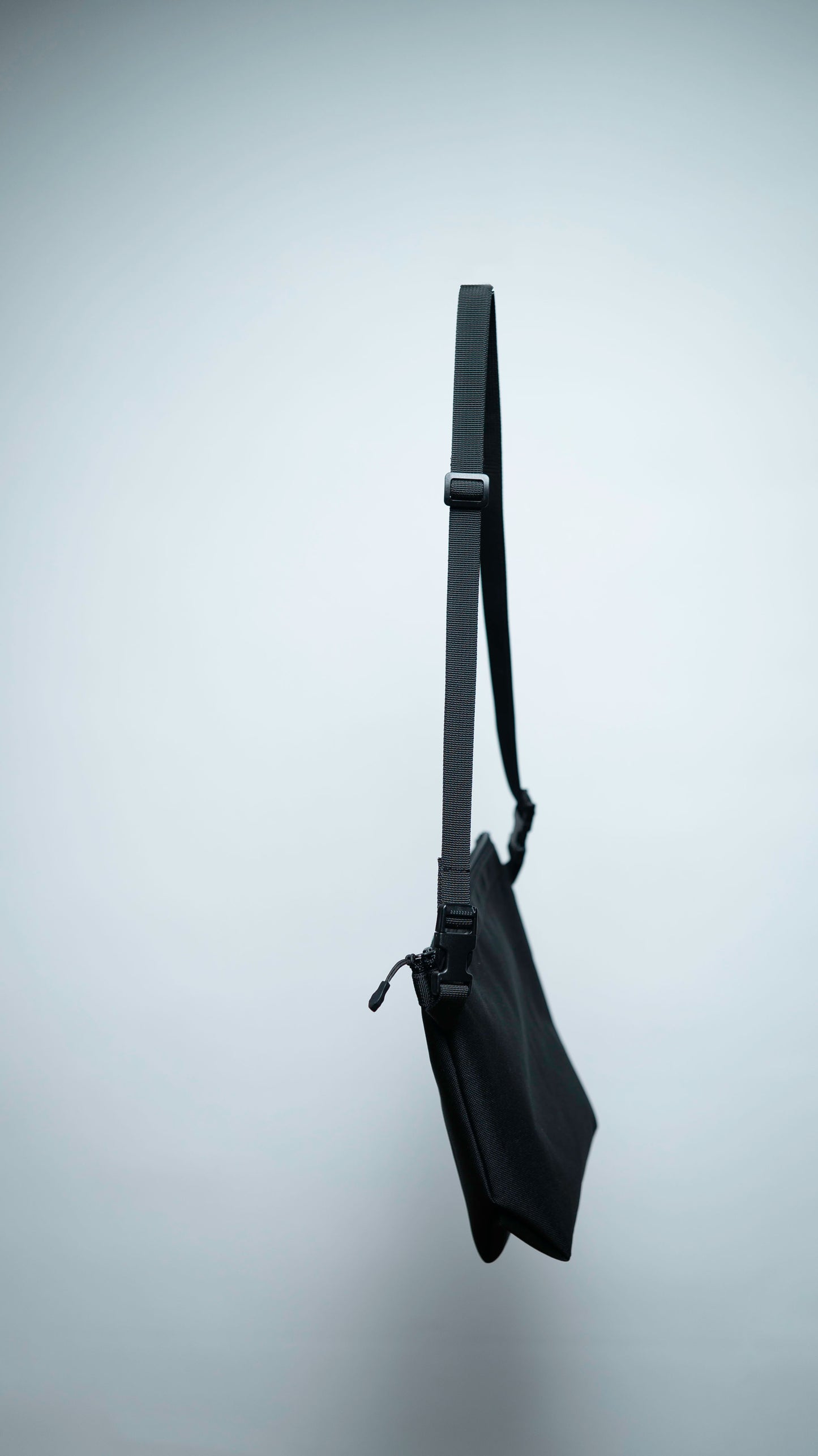Bolso Bandolera Negro con Correa Ajustable