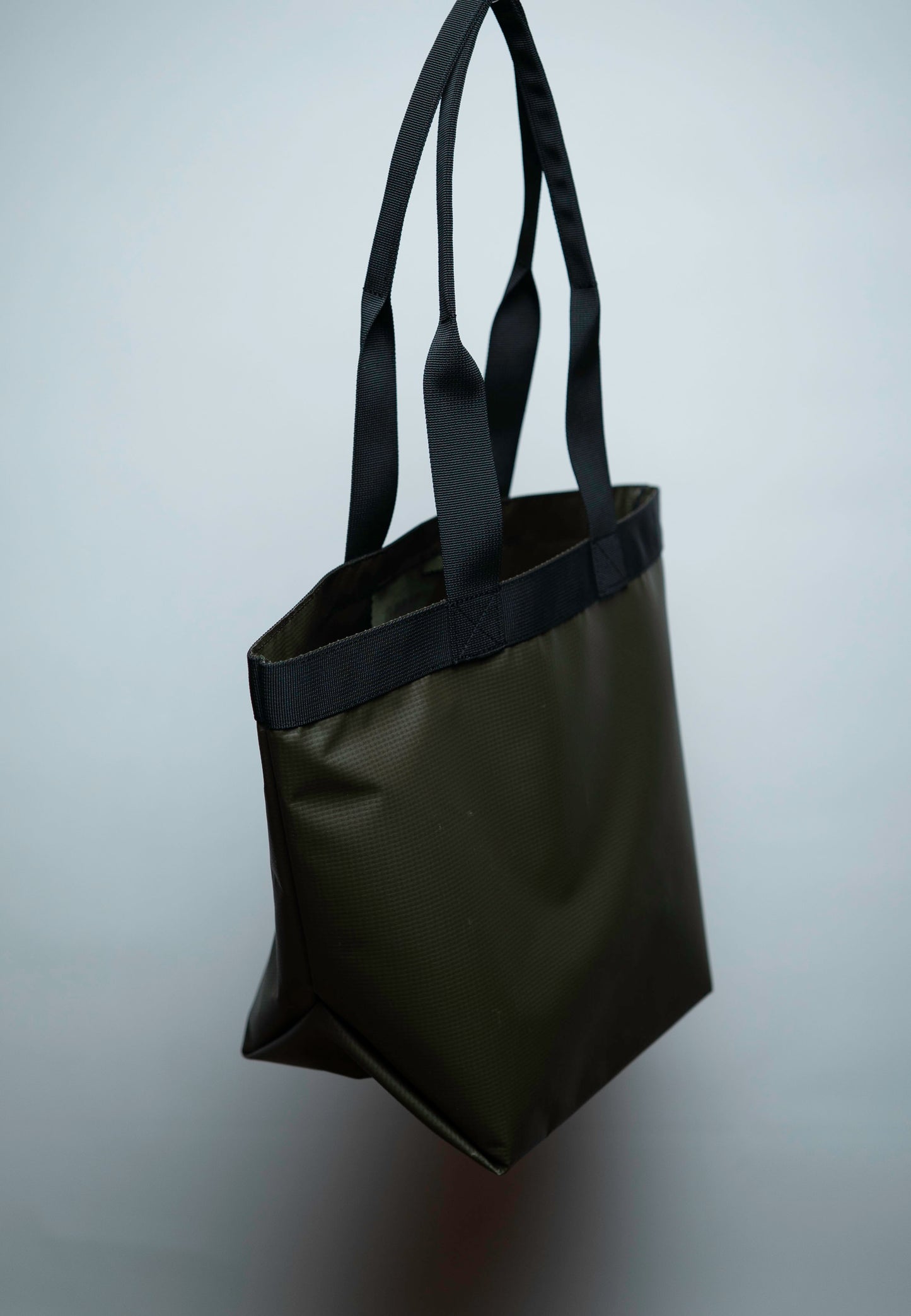Bolso Tote Verde Oliva con Asas Largas Negras
