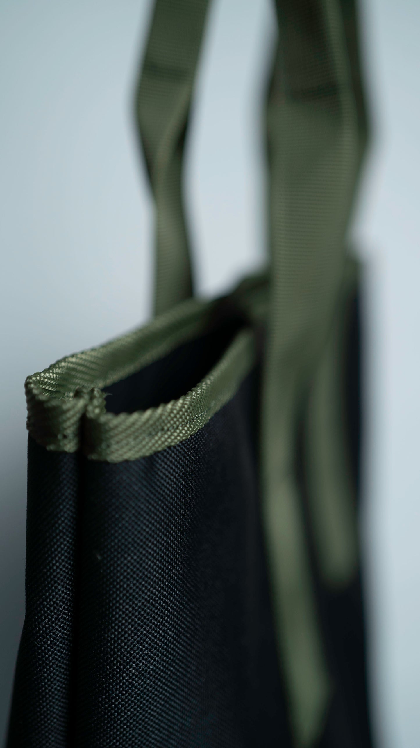 Bolso Tote Negro con Verde Oliva