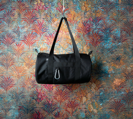 Bolso Duffle Negro con Mosquetón