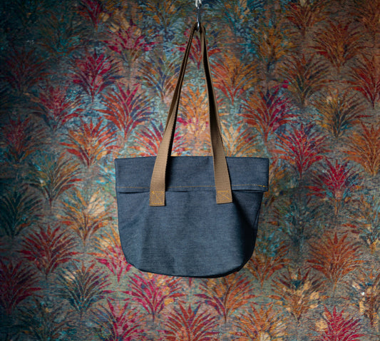 Bolso Tote de Mezclilla Reciclada – Diseño Experimental