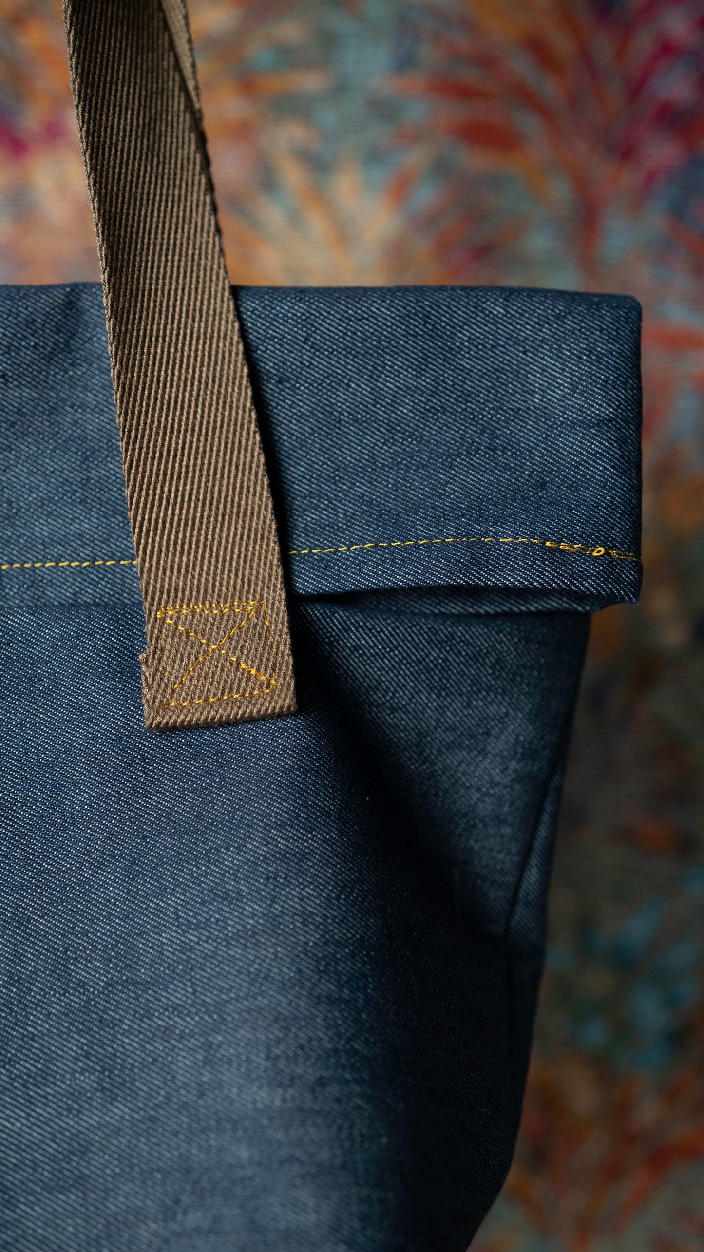 Bolso Tote de Mezclilla Reciclada – Diseño Experimental