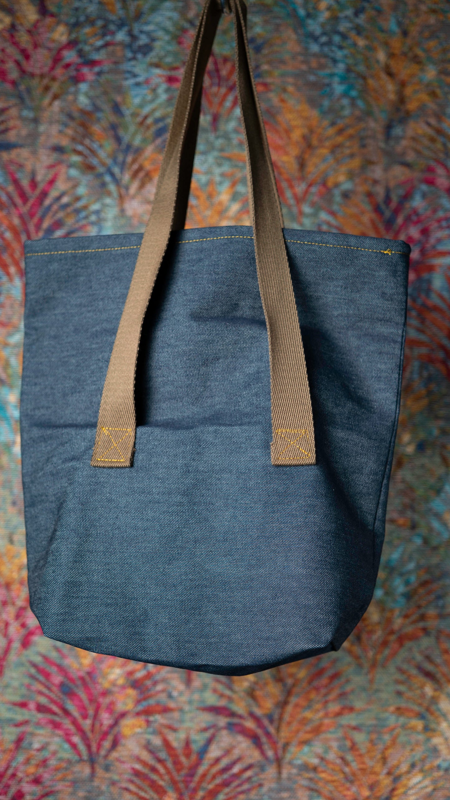 Bolso Tote de Mezclilla Reciclada – Diseño Experimental
