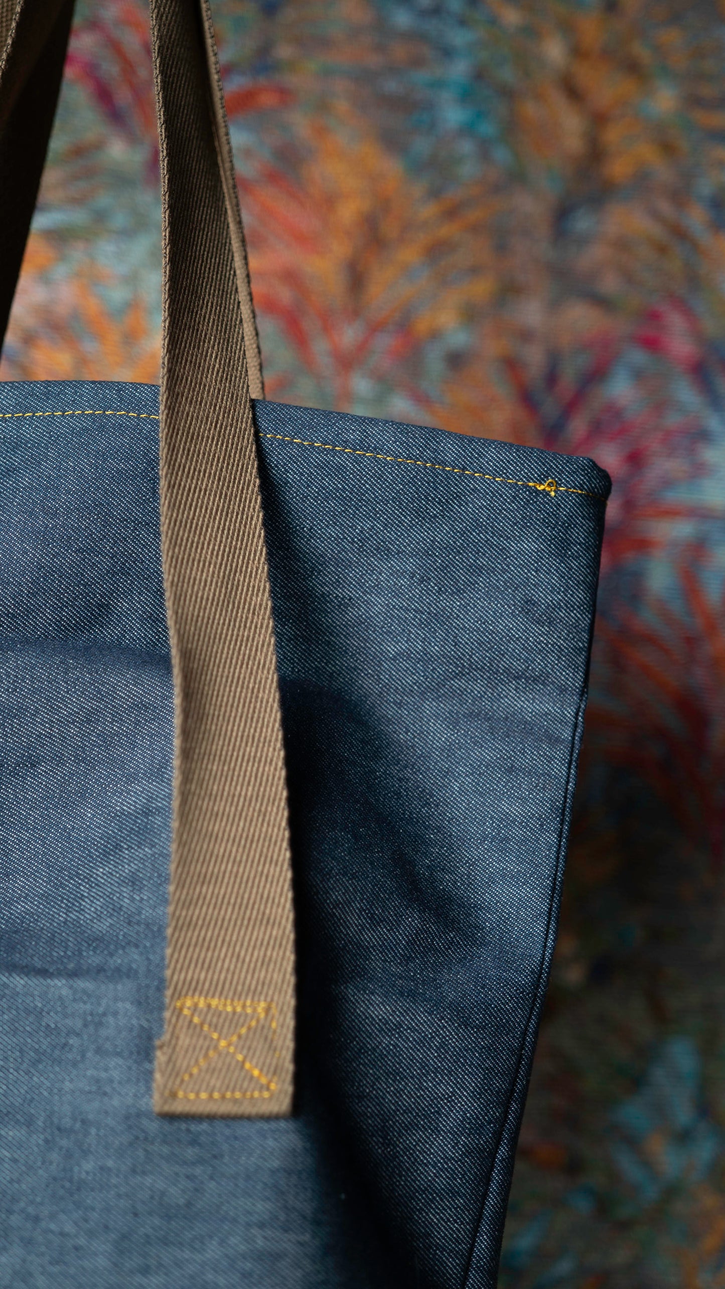 Bolso Tote de Mezclilla Reciclada – Diseño Experimental