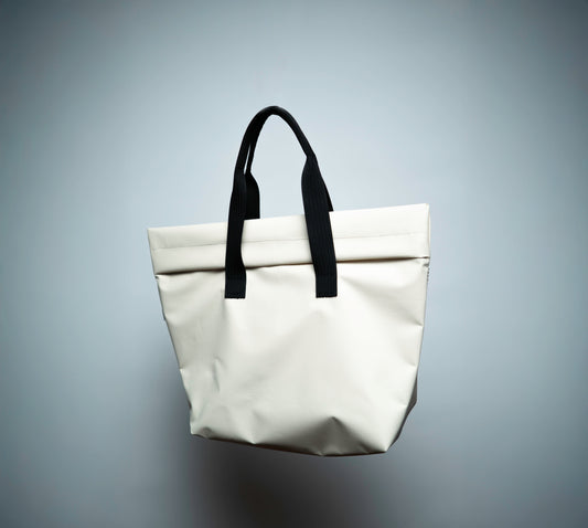 Bolso Tote Blanco – Minimalismo, Resistencia y Versatilidad Urbana