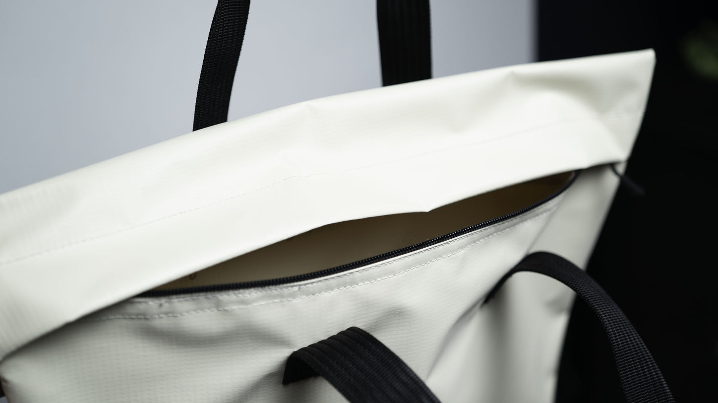 Bolso Tote Blanco – Minimalismo, Resistencia y Versatilidad Urbana